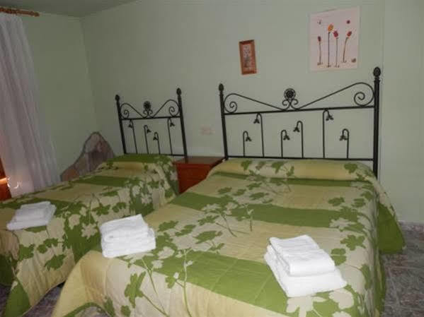Hostal El Portalico Linares de Mora Exterior foto